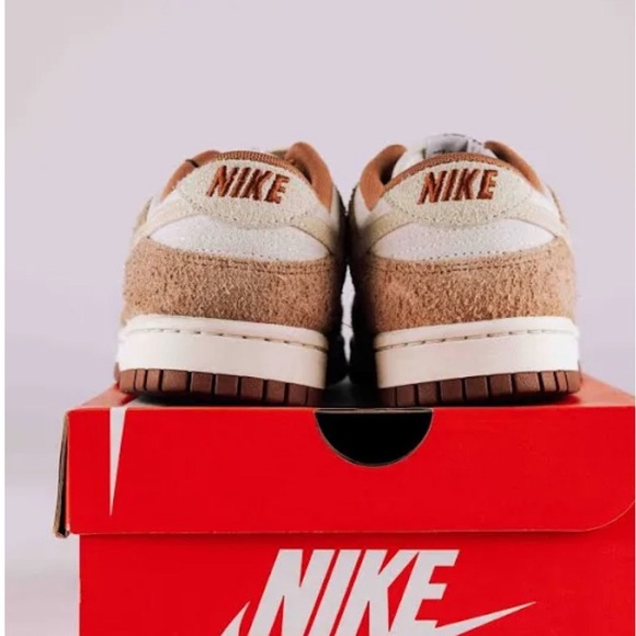 Dunk Low Premium Medium Curry. Size Men 8.5. Woman 10. - Picture 2 of 6